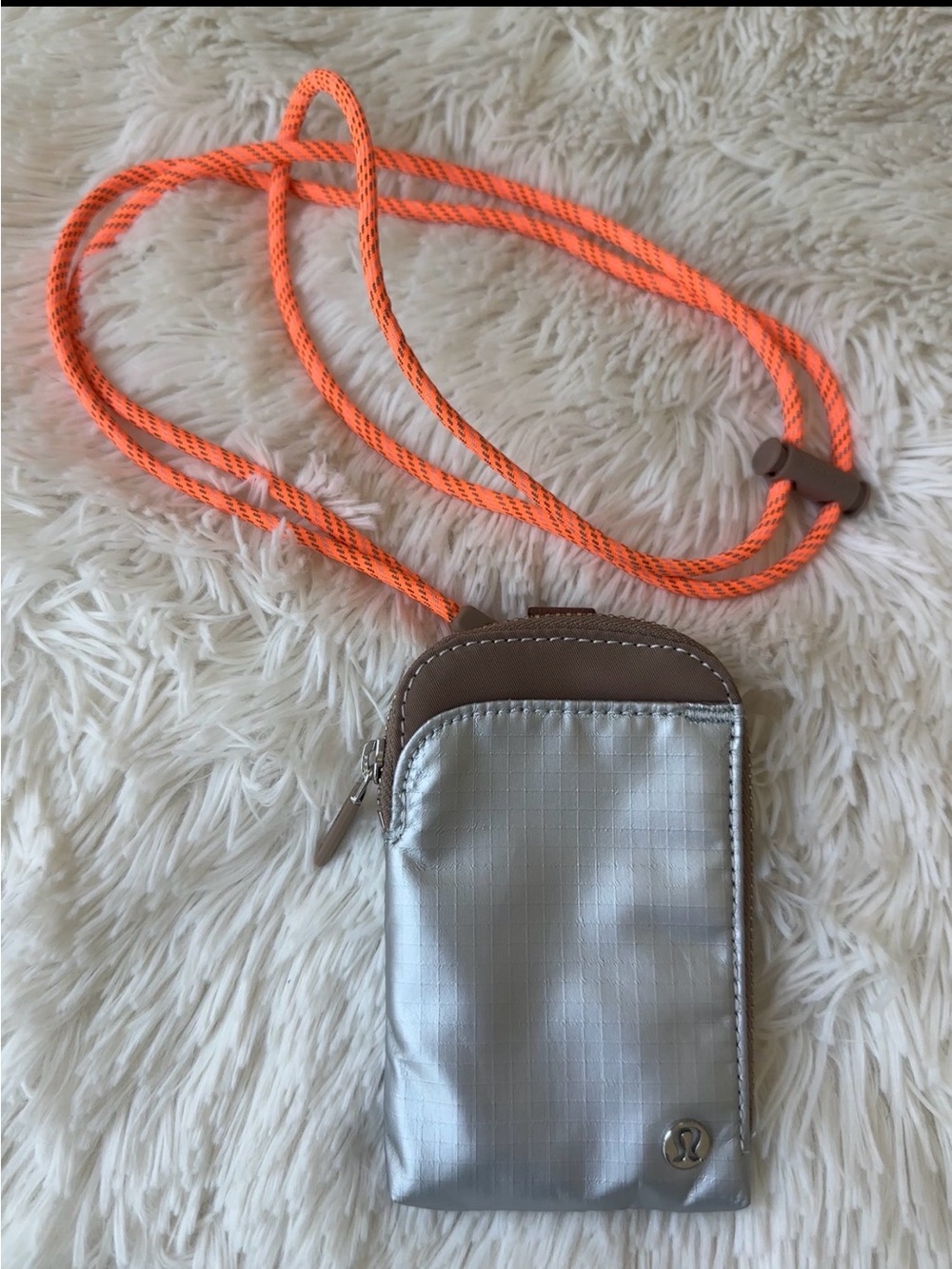 LULULEMON Wearable Card Case Silver Soft Sand Crossbody Lanyard Card Holder